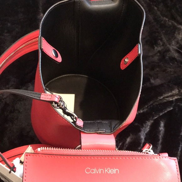 Calvin Klein Convertible Handbag/Backpack W/Wallet - Picture 13 of 16